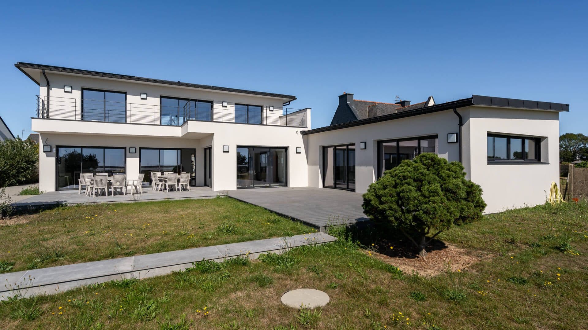 construction maison jardin paysagé