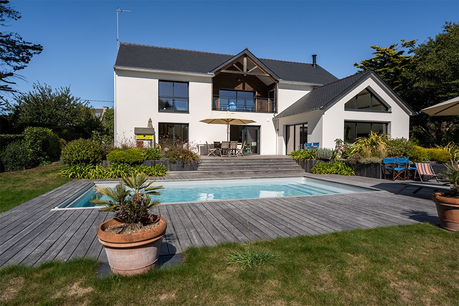 maison neuve contemporaine avec piscine
