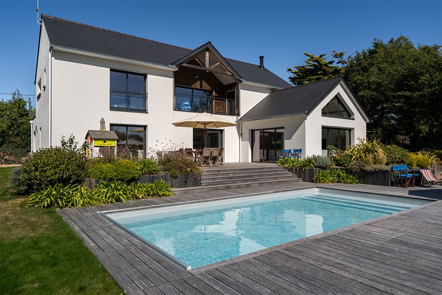 maison neuve contemporaine avec piscine